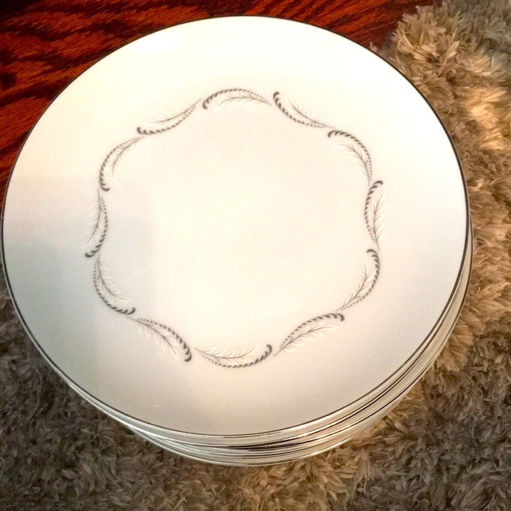Mikasa Odette 4 Salad plates per set 🍽️